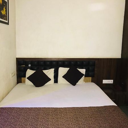 Liva Rooms Nashik Eksteriør billede