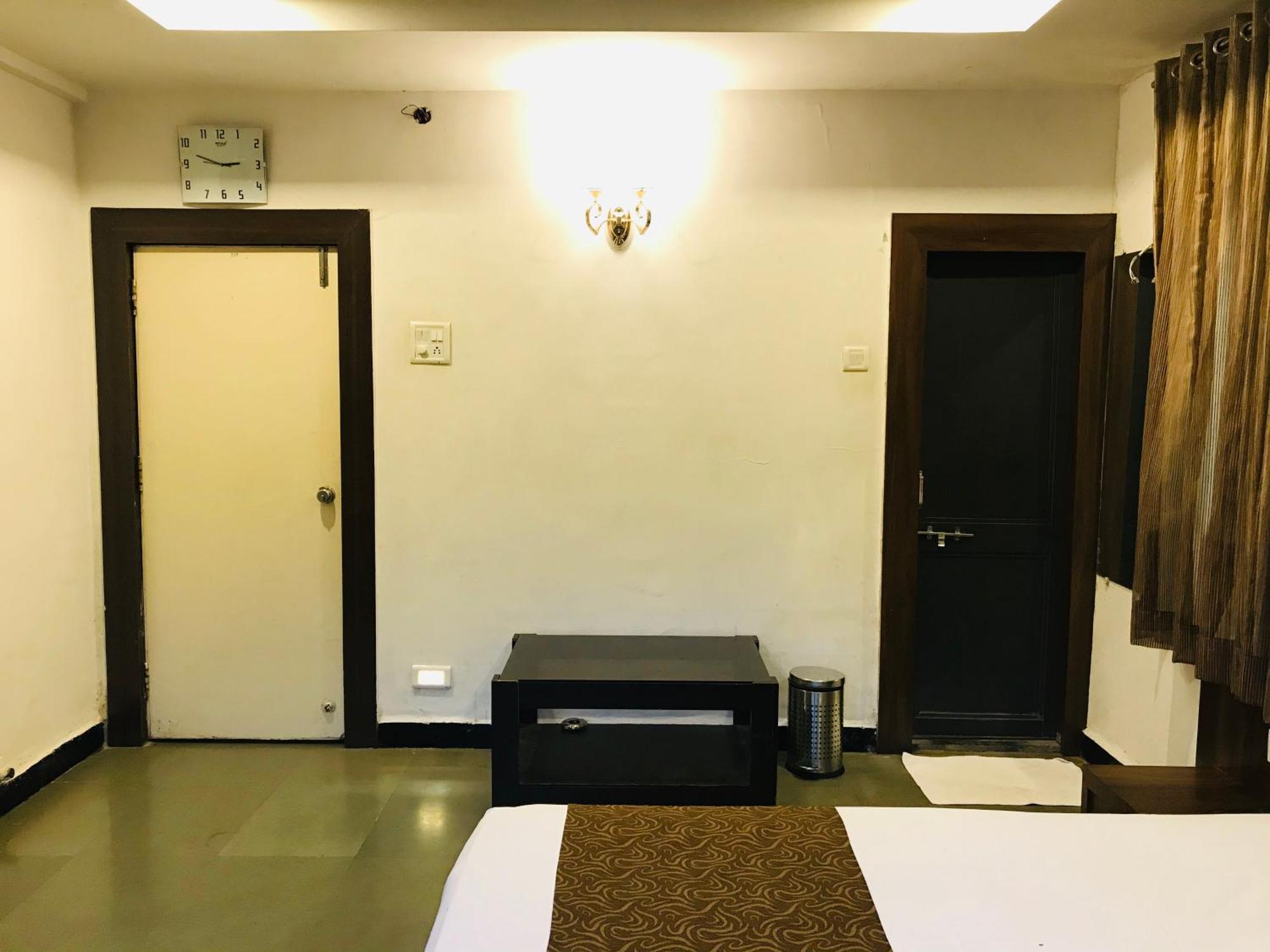 Liva Rooms Nashik Eksteriør billede
