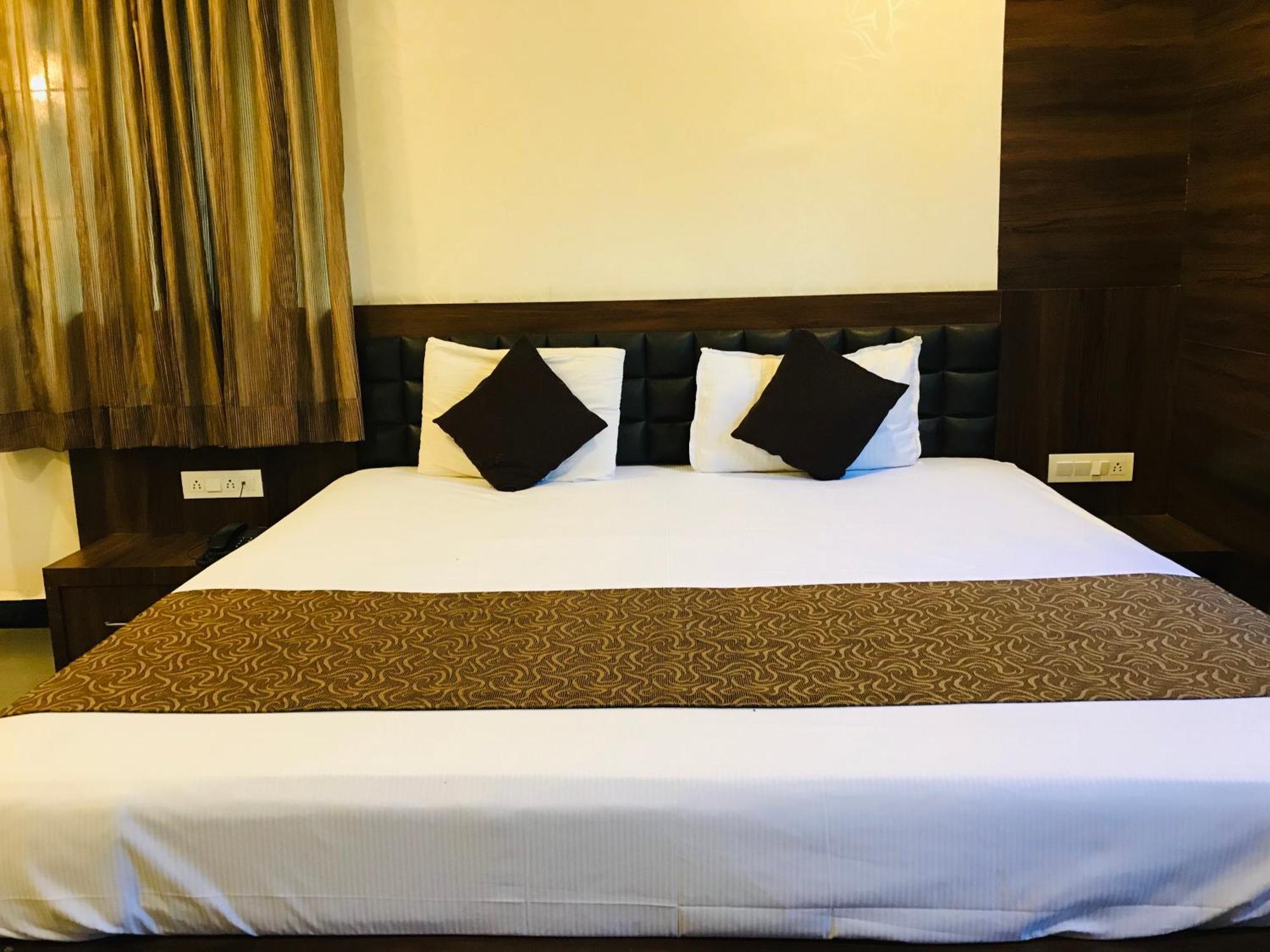 Liva Rooms Nashik Eksteriør billede